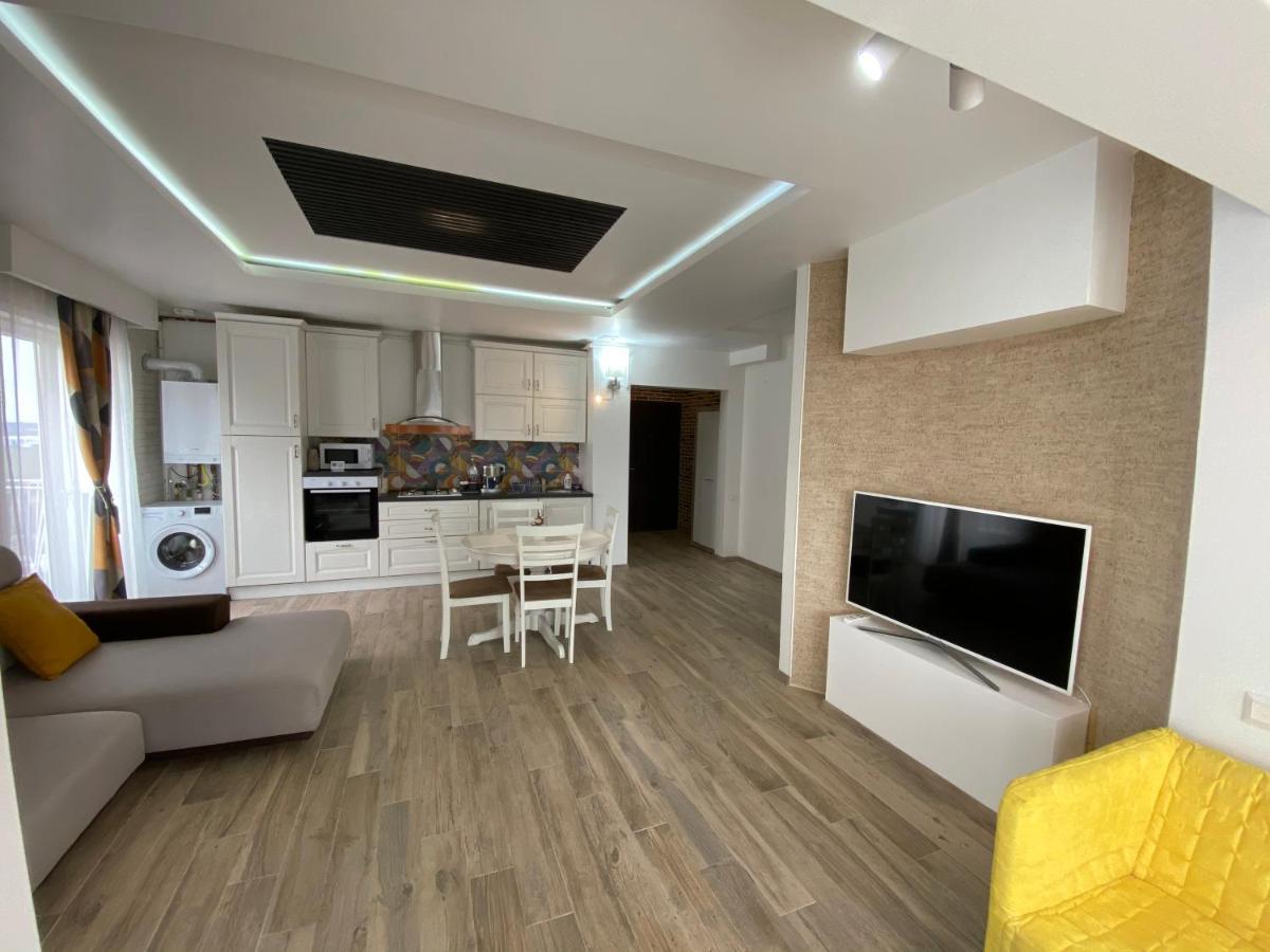 Sunny Deluxe Apartment Cosmopolis Stefanestii de Jos Eksteriør billede