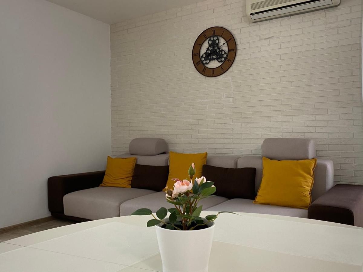 Sunny Deluxe Apartment Cosmopolis Stefanestii de Jos Eksteriør billede