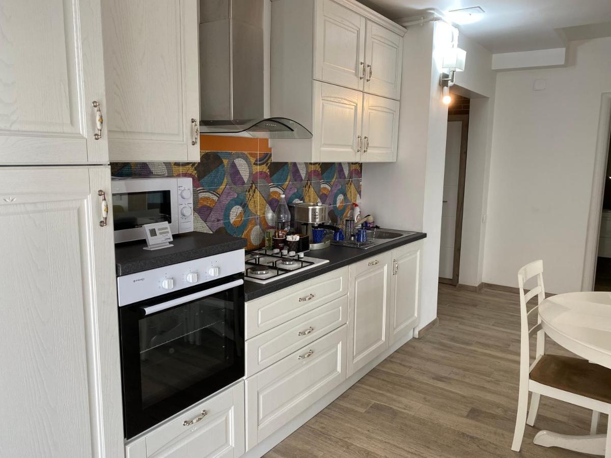 Sunny Deluxe Apartment Cosmopolis Stefanestii de Jos Eksteriør billede