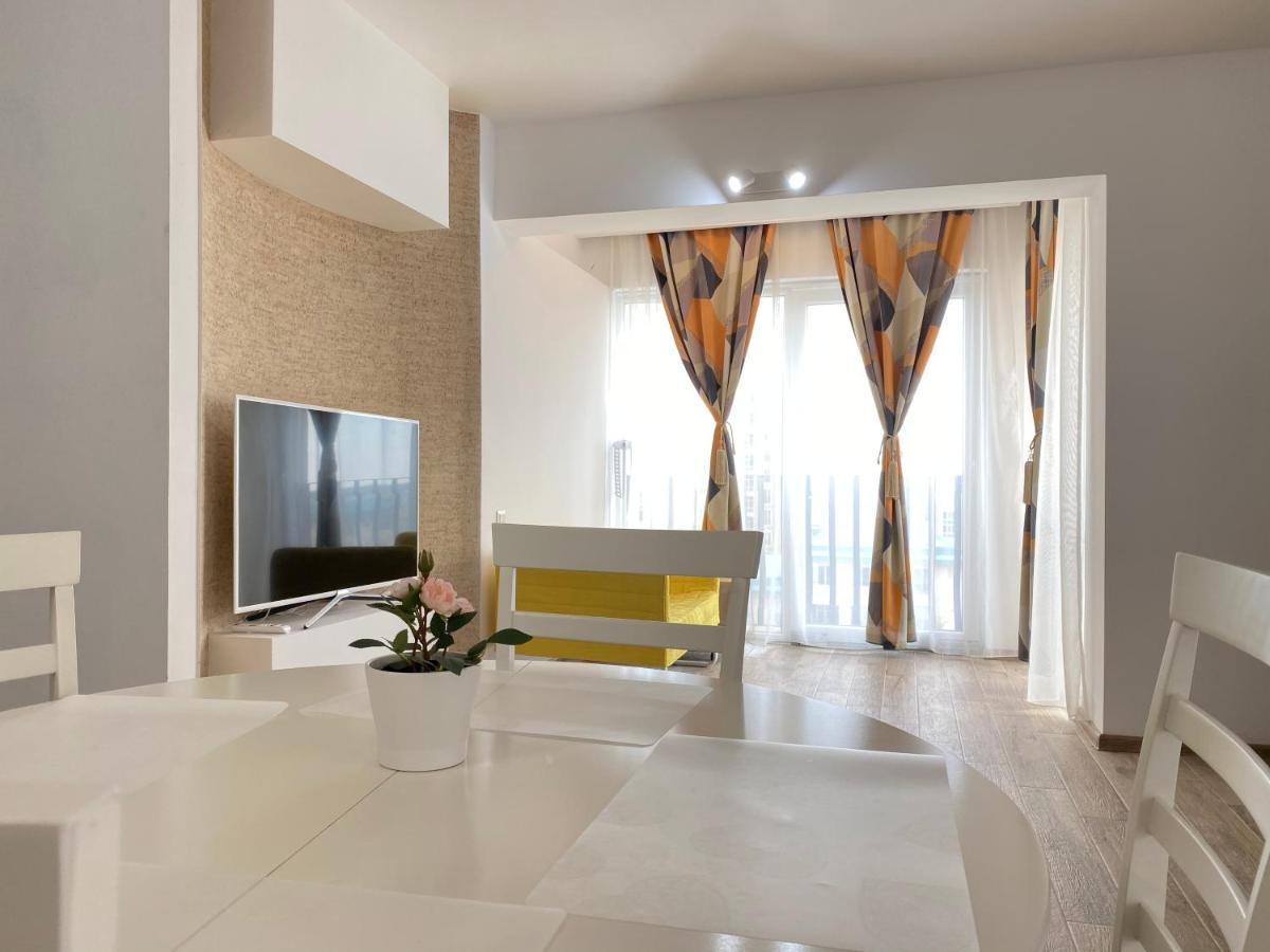 Sunny Deluxe Apartment Cosmopolis Stefanestii de Jos Eksteriør billede