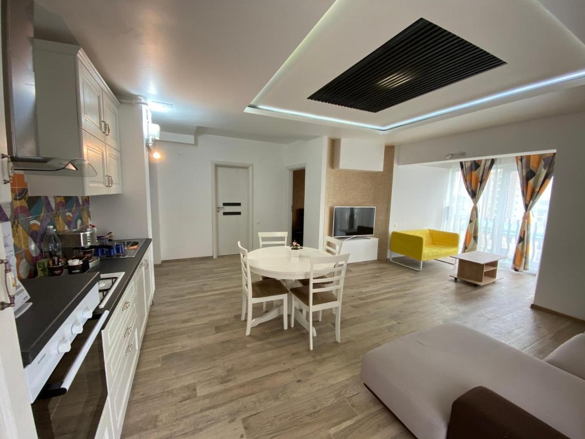 Sunny Deluxe Apartment Cosmopolis Stefanestii de Jos Eksteriør billede