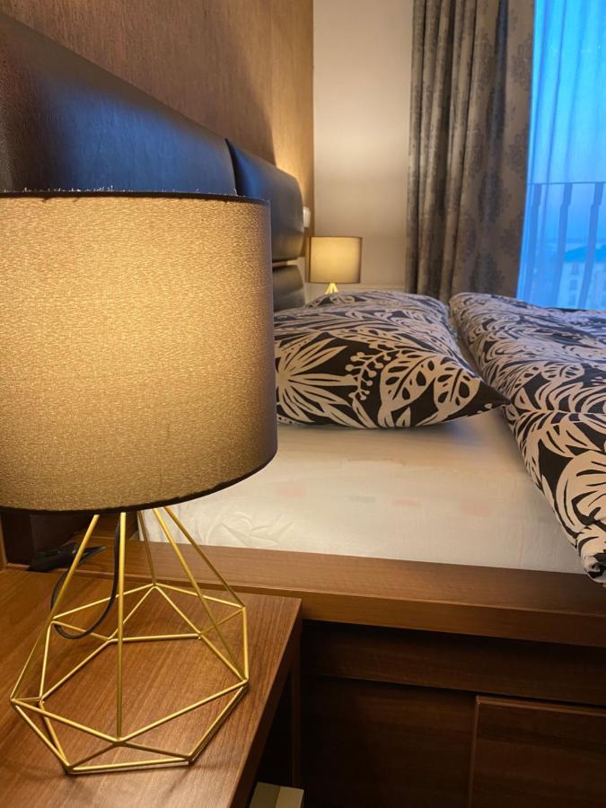 Sunny Deluxe Apartment Cosmopolis Stefanestii de Jos Eksteriør billede