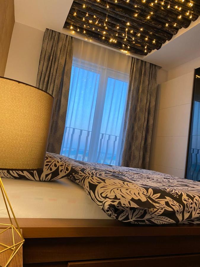 Sunny Deluxe Apartment Cosmopolis Stefanestii de Jos Eksteriør billede